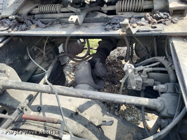 image for item LS9699 1990 International 7100  semi truck