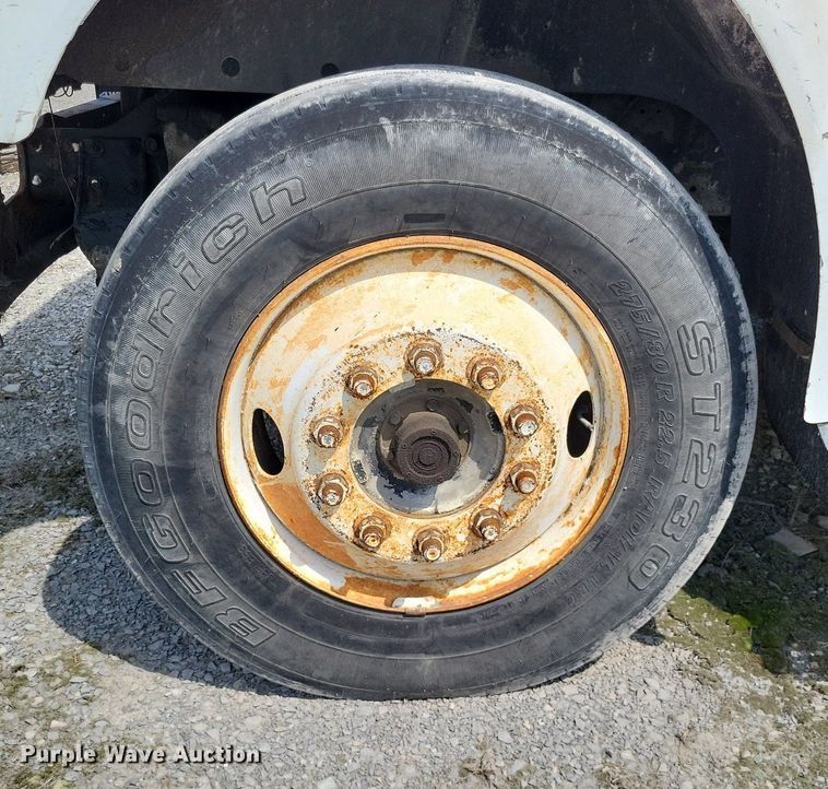 image for item LS9699 1990 International 7100  semi truck