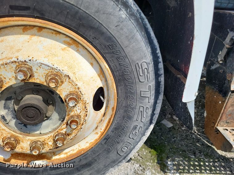 image for item LS9699 1990 International 7100  semi truck