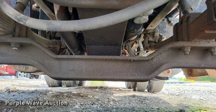 image for item LS9699 1990 International 7100  semi truck