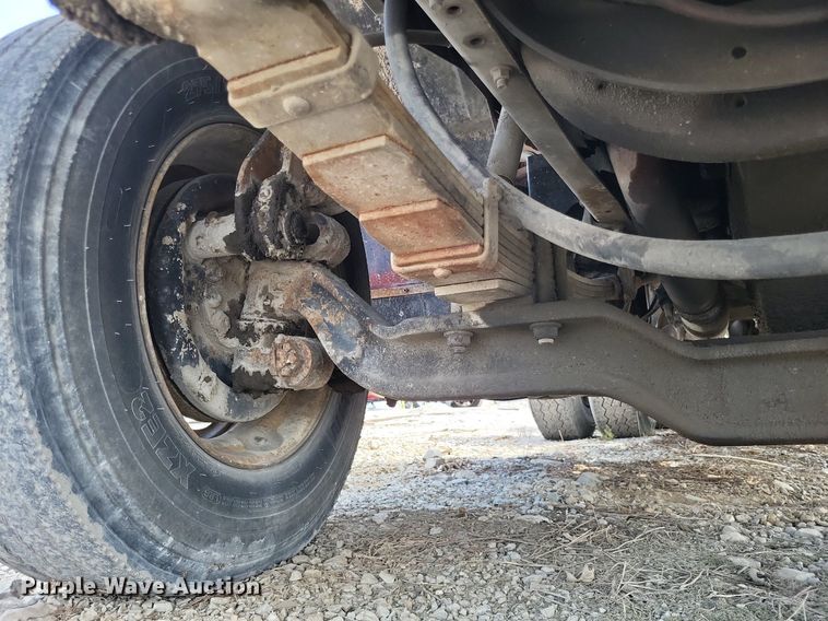 image for item LS9699 1990 International 7100  semi truck