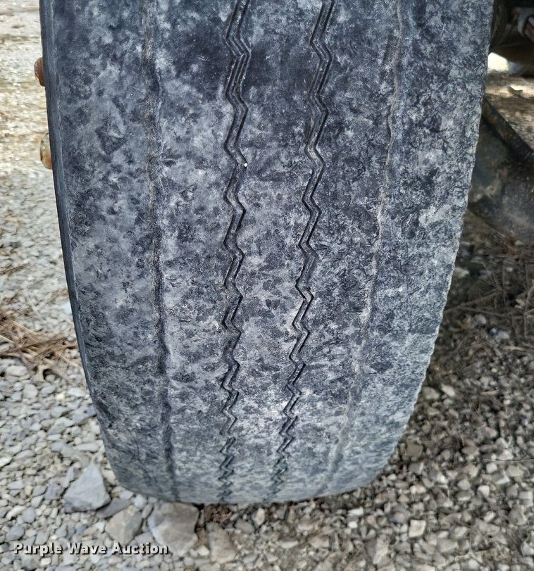 image for item LS9699 1990 International 7100  semi truck