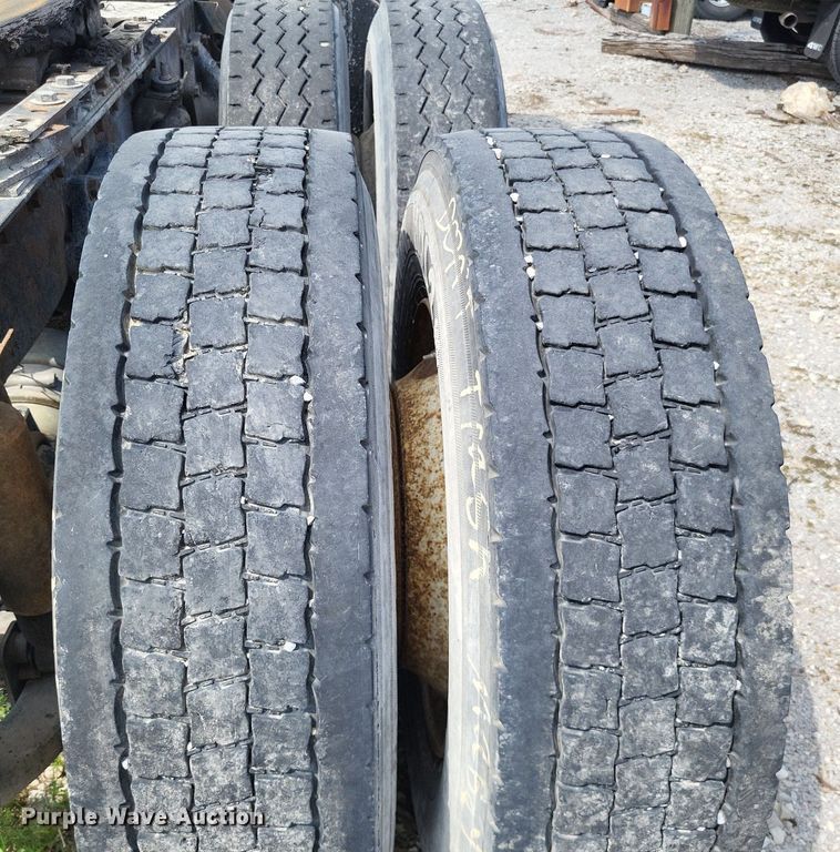 image for item LS9699 1990 International 7100  semi truck