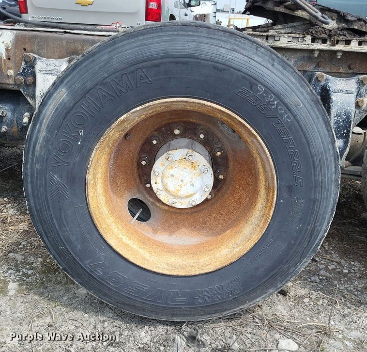 image for item LS9699 1990 International 7100  semi truck