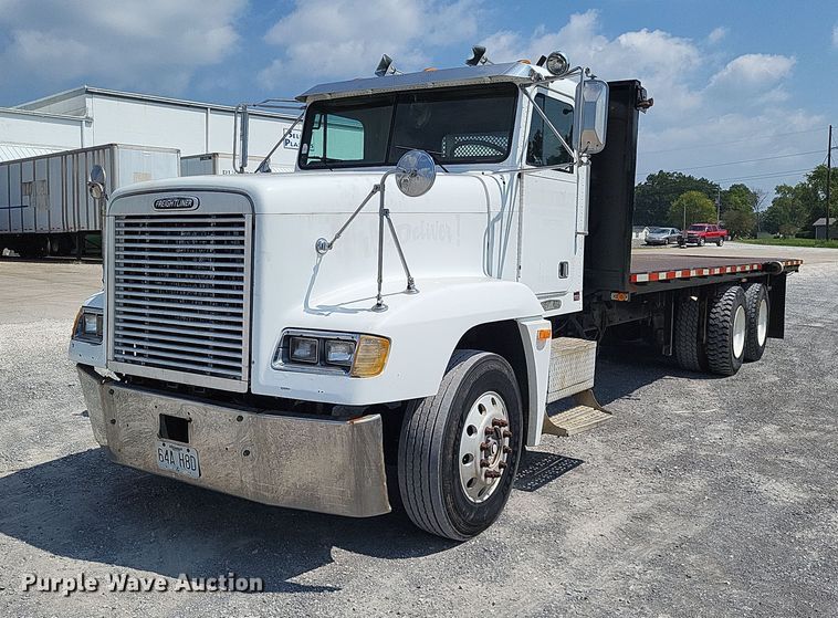 image for item LS9700 1995 Freightliner FLD  flatbed truck