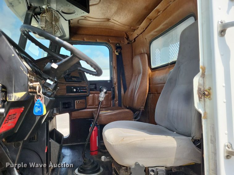 image for item LS9700 1995 Freightliner FLD  flatbed truck