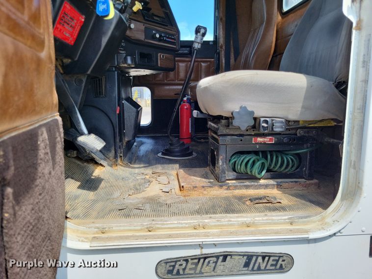 image for item LS9700 1995 Freightliner FLD  flatbed truck