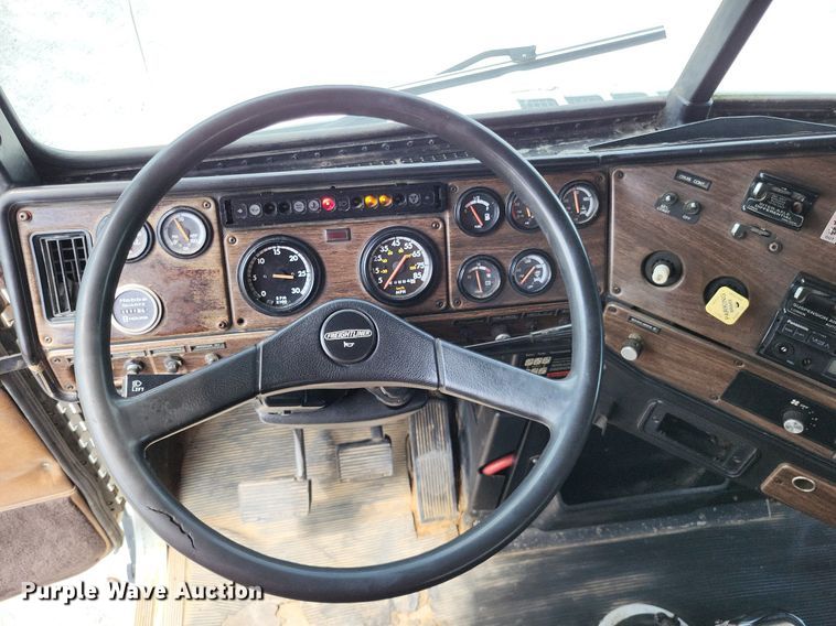 image for item LS9700 1995 Freightliner FLD  flatbed truck