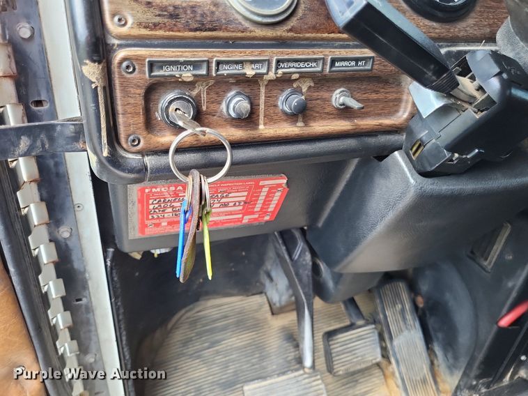 image for item LS9700 1995 Freightliner FLD  flatbed truck