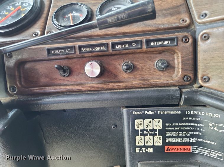 image for item LS9700 1995 Freightliner FLD  flatbed truck