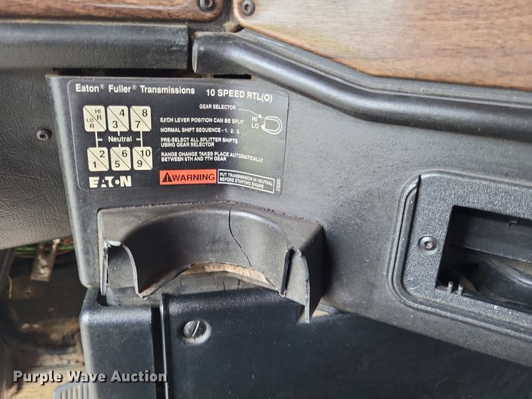 image for item LS9700 1995 Freightliner FLD  flatbed truck