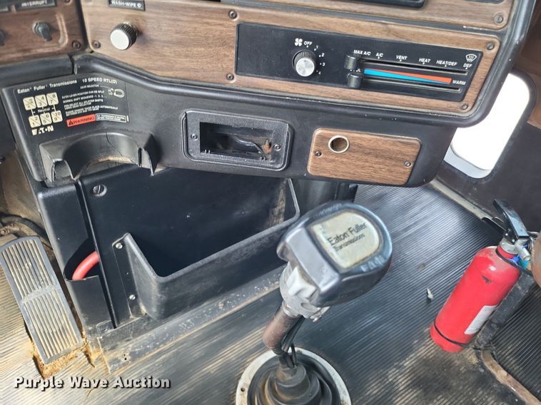 image for item LS9700 1995 Freightliner FLD  flatbed truck