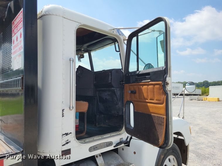 image for item LS9700 1995 Freightliner FLD  flatbed truck