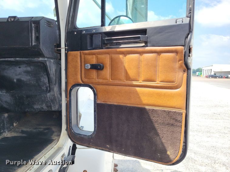 image for item LS9700 1995 Freightliner FLD  flatbed truck