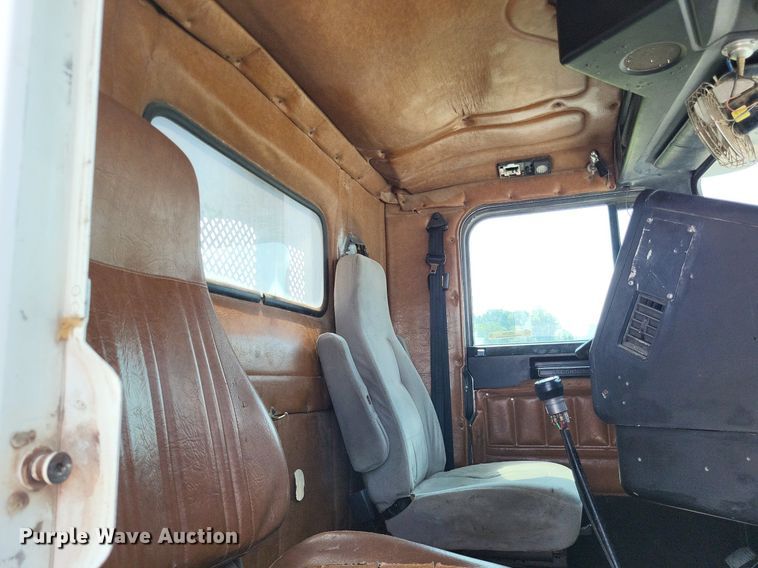 image for item LS9700 1995 Freightliner FLD  flatbed truck