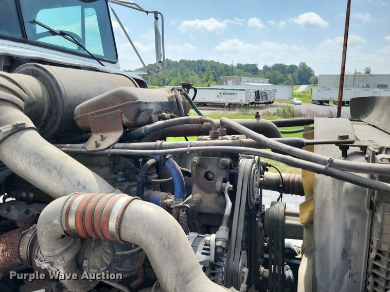 image for item LS9700 1995 Freightliner FLD  flatbed truck