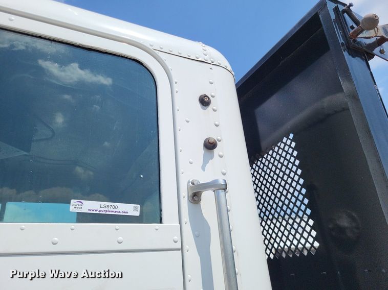 image for item LS9700 1995 Freightliner FLD  flatbed truck