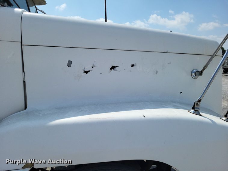 image for item LS9700 1995 Freightliner FLD  flatbed truck