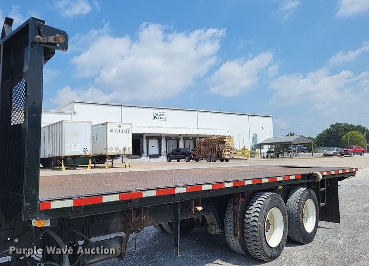 image for item LS9700 1995 Freightliner FLD  flatbed truck