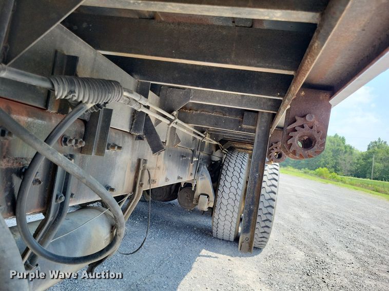 image for item LS9700 1995 Freightliner FLD  flatbed truck