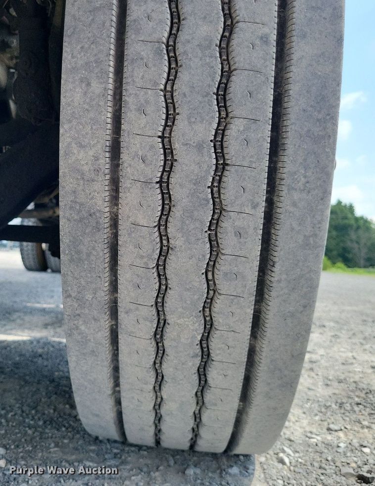 image for item LS9700 1995 Freightliner FLD  flatbed truck