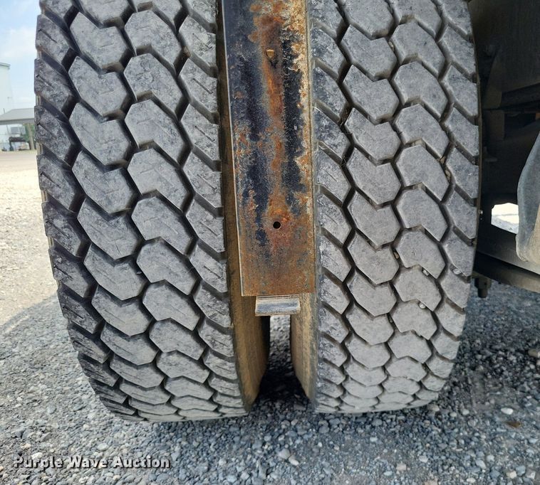 image for item LS9700 1995 Freightliner FLD  flatbed truck