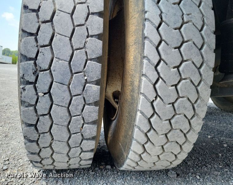 image for item LS9700 1995 Freightliner FLD  flatbed truck