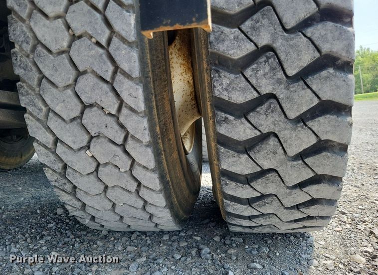 image for item LS9700 1995 Freightliner FLD  flatbed truck