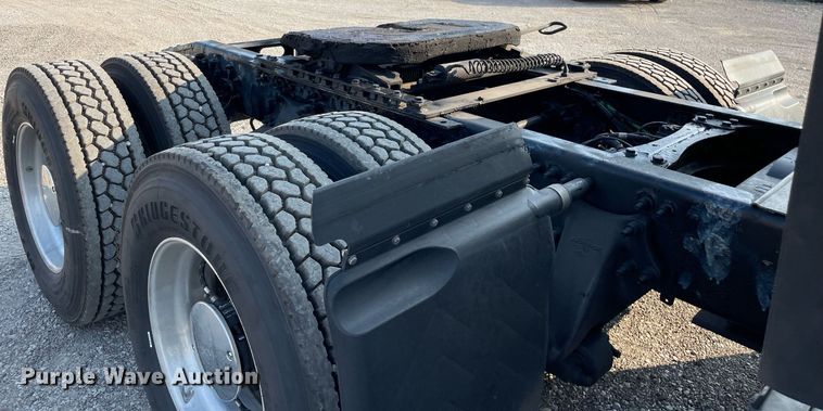 image for item LV9790 2019 Freightliner Cascadia 126  semi truck