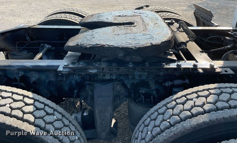 image for item LV9790 2019 Freightliner Cascadia 126  semi truck