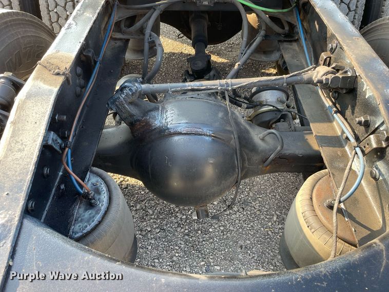 image for item LV9790 2019 Freightliner Cascadia 126  semi truck