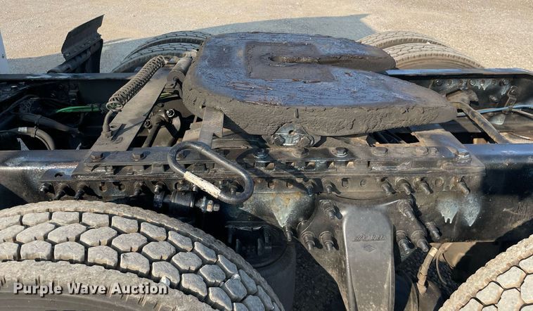 image for item LV9790 2019 Freightliner Cascadia 126  semi truck