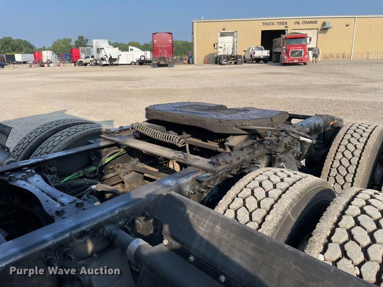 image for item LV9790 2019 Freightliner Cascadia 126  semi truck