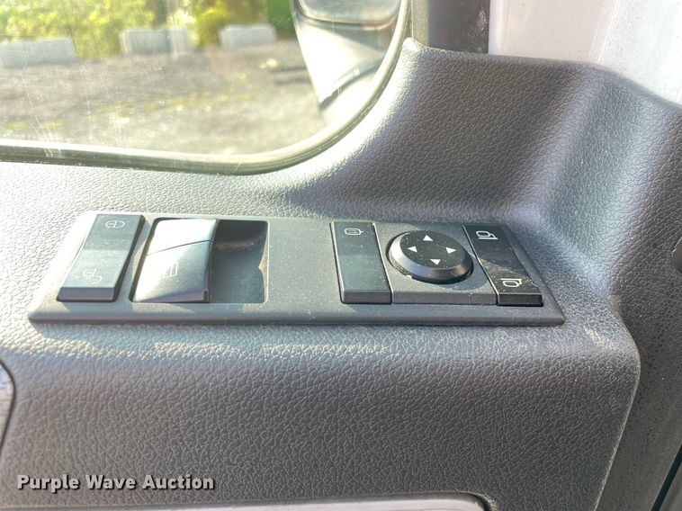 image for item LV9790 2019 Freightliner Cascadia 126  semi truck