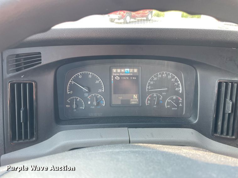 image for item LV9790 2019 Freightliner Cascadia 126  semi truck