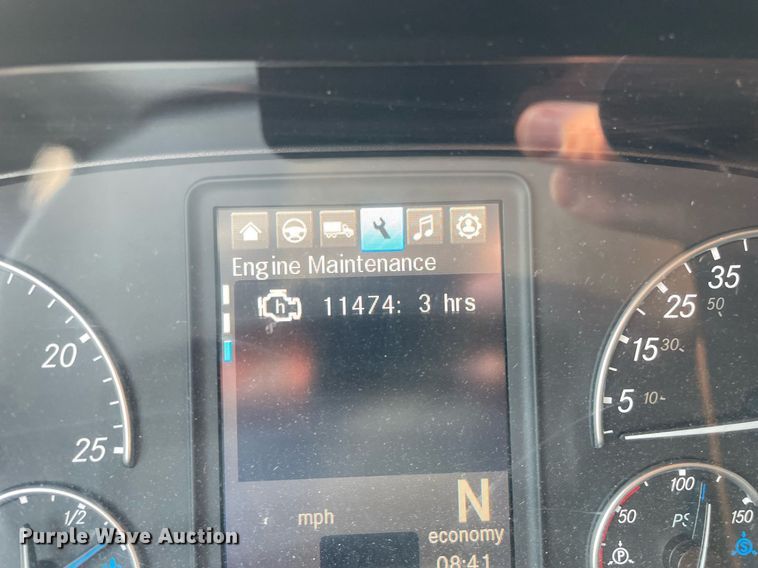 image for item LV9790 2019 Freightliner Cascadia 126  semi truck