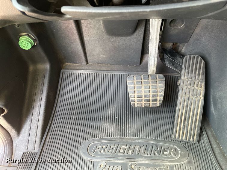 image for item LV9790 2019 Freightliner Cascadia 126  semi truck