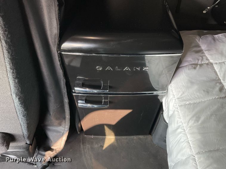 image for item LV9790 2019 Freightliner Cascadia 126  semi truck