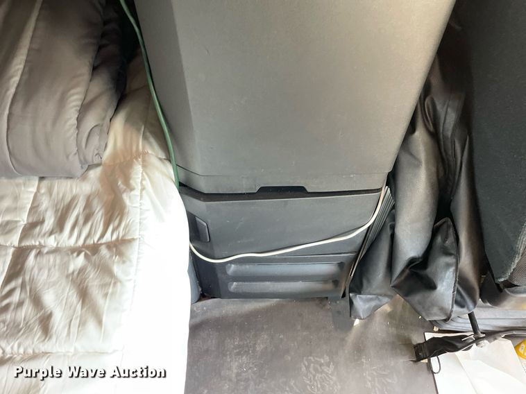 image for item LV9790 2019 Freightliner Cascadia 126  semi truck