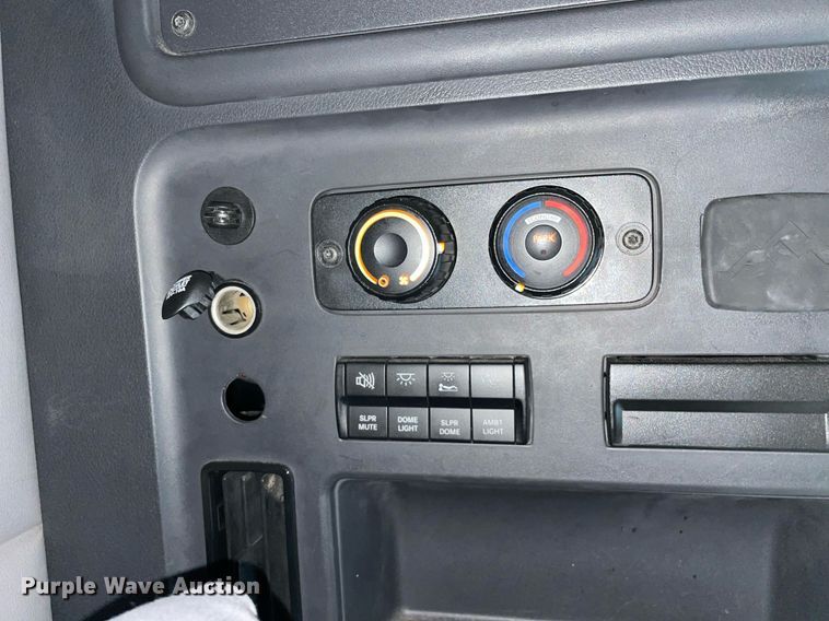 image for item LV9790 2019 Freightliner Cascadia 126  semi truck