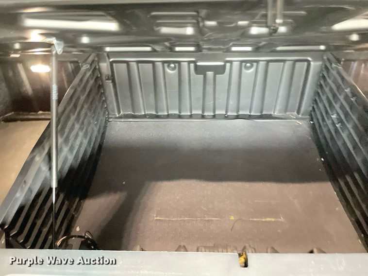 image for item LV9790 2019 Freightliner Cascadia 126  semi truck