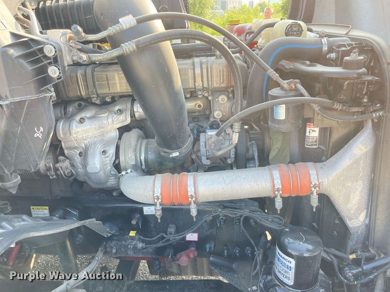 image for item LV9790 2019 Freightliner Cascadia 126  semi truck