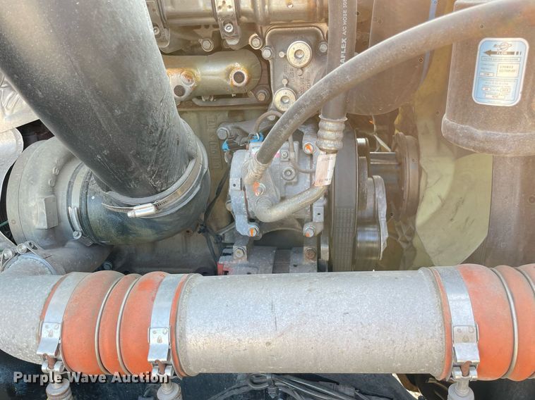 image for item LV9790 2019 Freightliner Cascadia 126  semi truck