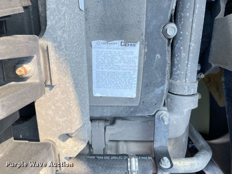 image for item LV9790 2019 Freightliner Cascadia 126  semi truck