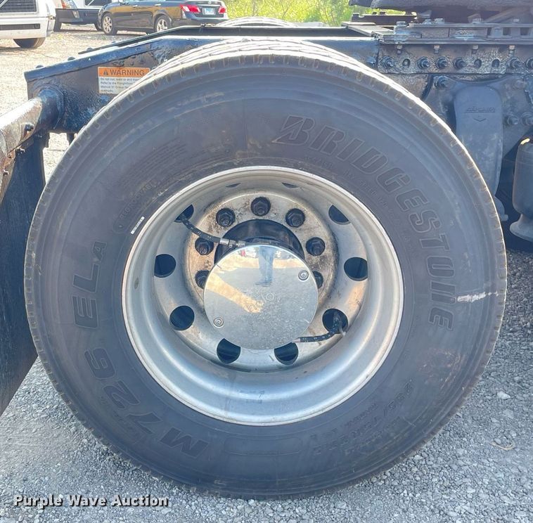 image for item LV9790 2019 Freightliner Cascadia 126  semi truck