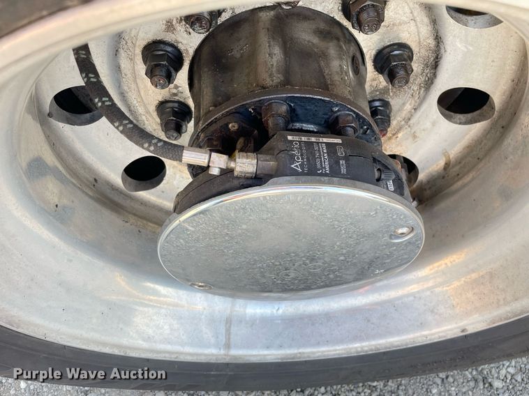 image for item LV9790 2019 Freightliner Cascadia 126  semi truck