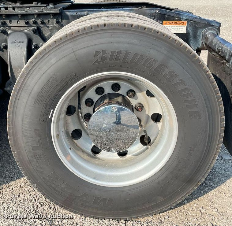 image for item LV9790 2019 Freightliner Cascadia 126  semi truck