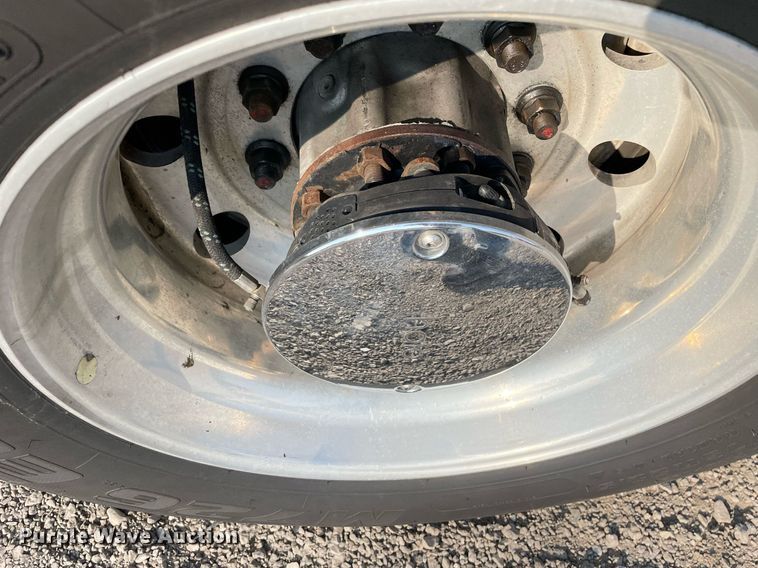 image for item LV9790 2019 Freightliner Cascadia 126  semi truck