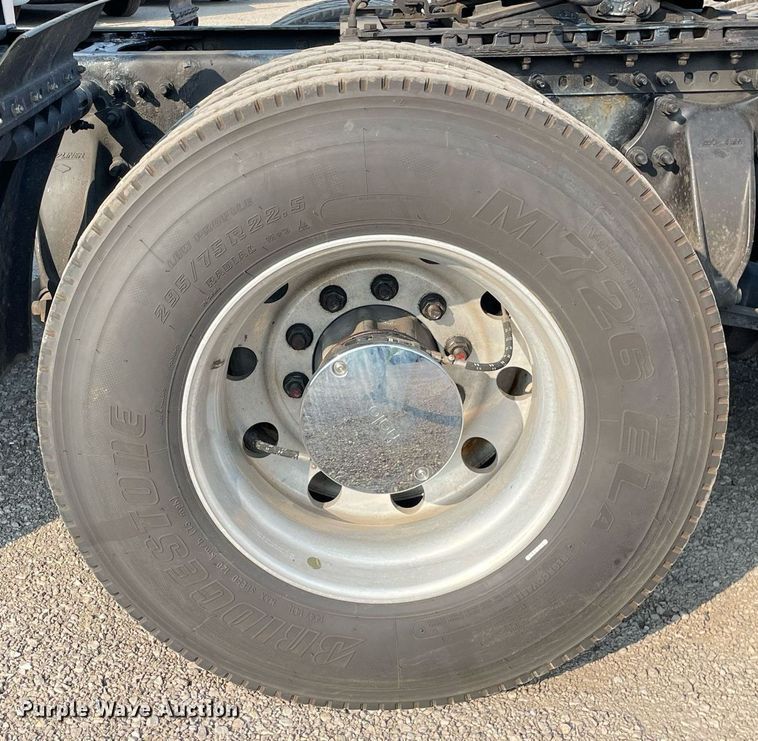 image for item LV9790 2019 Freightliner Cascadia 126  semi truck