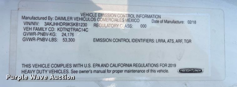 image for item LV9790 2019 Freightliner Cascadia 126  semi truck